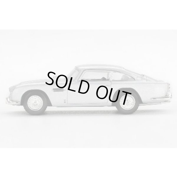 画像4: MINI GT 1/64 Aston Martin DB5 "Casino Royale" (2006) Japan Package (4)