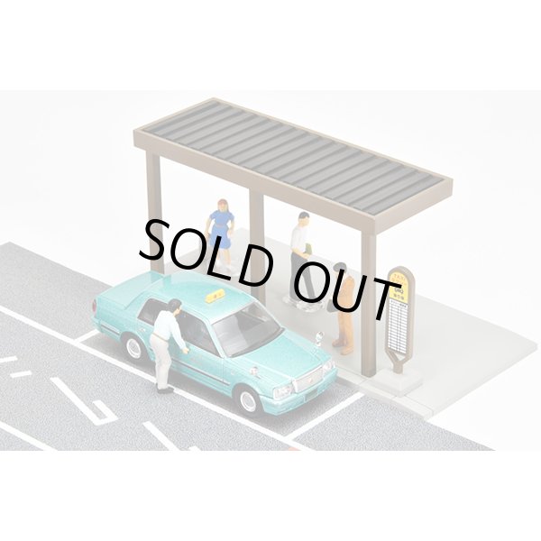 画像1: TOMYTEC 1/64 Diorama Collection #CarSnap 04c Taxi Stand (with Toyota Crown Sedan) (1)