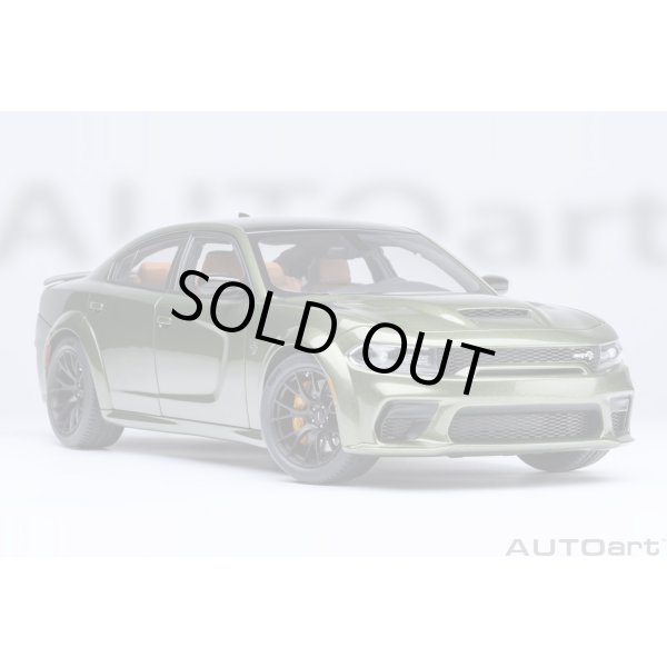 画像17: AUTOart 1/18 Dodge Charger SRT Hellcat Redeye Jailbreak (Metallic Green / Black) (17)
