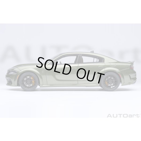 画像3: AUTOart 1/18 Dodge Charger SRT Hellcat Redeye Jailbreak (Metallic Green / Black) (3)