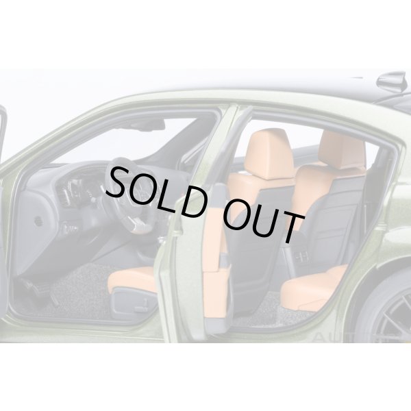 画像9: AUTOart 1/18 Dodge Charger SRT Hellcat Redeye Jailbreak (Metallic Green / Black) (9)