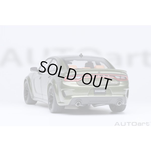 画像20: AUTOart 1/18 Dodge Charger SRT Hellcat Redeye Jailbreak (Metallic Green / Black) (20)