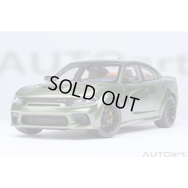 画像18: AUTOart 1/18 Dodge Charger SRT Hellcat Redeye Jailbreak (Metallic Green / Black) (18)