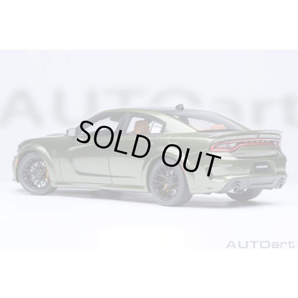 画像2: AUTOart 1/18 Dodge Charger SRT Hellcat Redeye Jailbreak (Metallic Green / Black) (2)