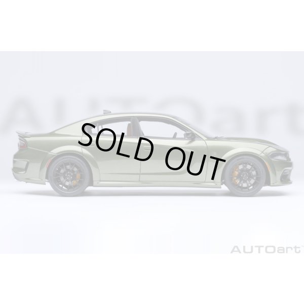 画像4: AUTOart 1/18 Dodge Charger SRT Hellcat Redeye Jailbreak (Metallic Green / Black) (4)