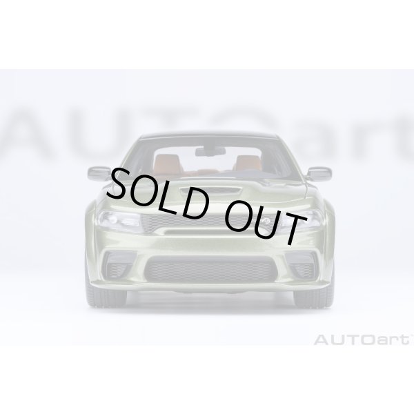 画像5: AUTOart 1/18 Dodge Charger SRT Hellcat Redeye Jailbreak (Metallic Green / Black) (5)