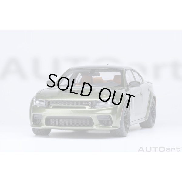 画像19: AUTOart 1/18 Dodge Charger SRT Hellcat Redeye Jailbreak (Metallic Green / Black) (19)