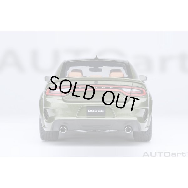 画像6: AUTOart 1/18 Dodge Charger SRT Hellcat Redeye Jailbreak (Metallic Green / Black) (6)