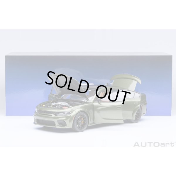 画像21: AUTOart 1/18 Dodge Charger SRT Hellcat Redeye Jailbreak (Metallic Green / Black) (21)