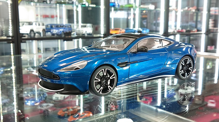 autoart aston martin vanquish s