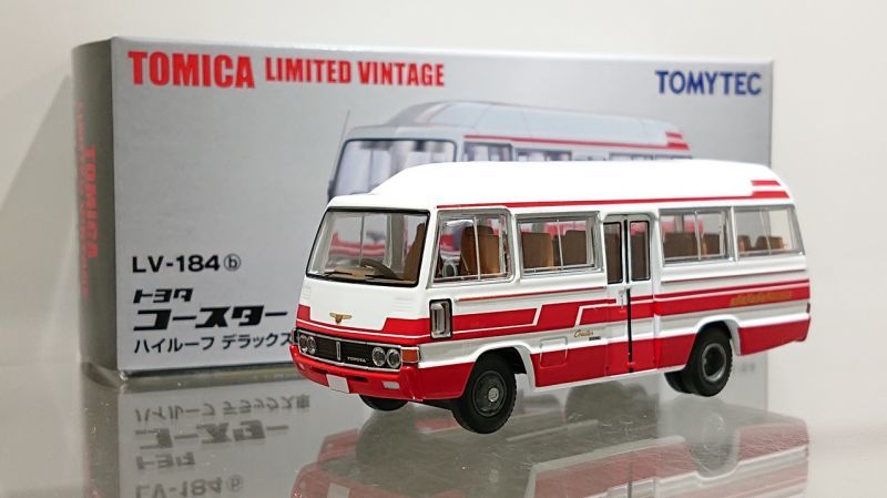 画像1: TOMYTEC 1/64 Limited Vintage Toyota Coaster High Roof Deluxe White / Red (1)