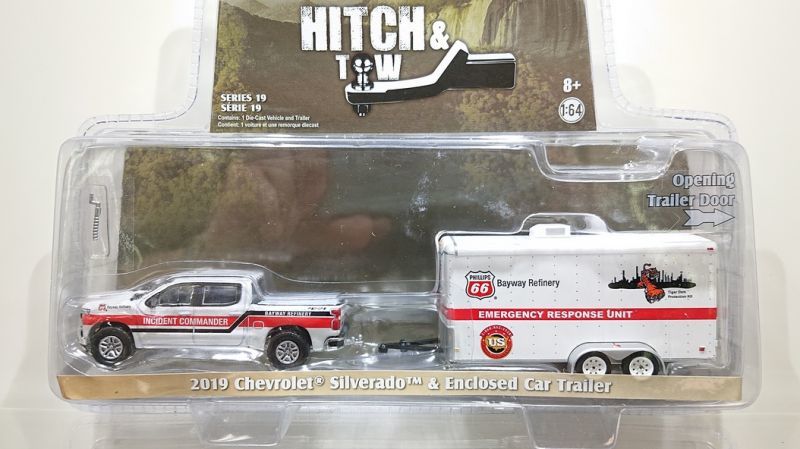 画像1: GREEN LiGHT 1/64 Hitch & Tow Series 19 '19 Chevrolet Silverado and Phillips 66 Bayway Refinery Emergency Response Unit Trailer (1)