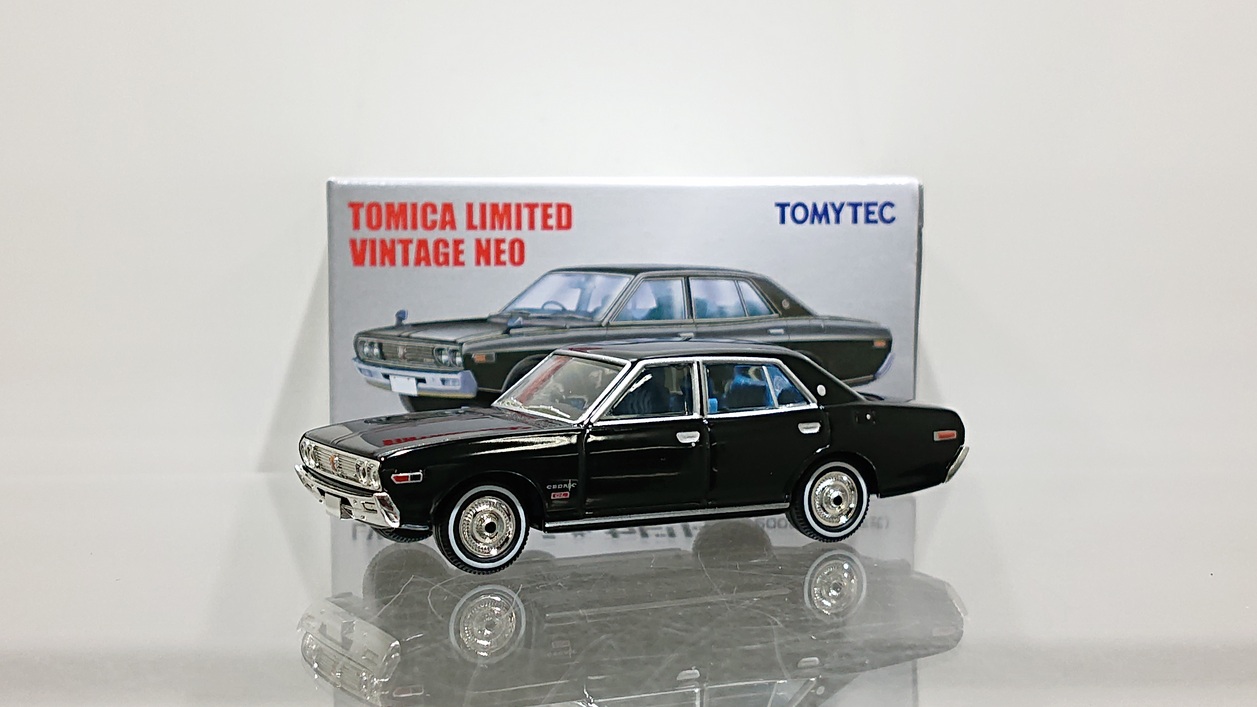 画像1: TOMYTEC 1/64 Limited Vintage Neo '71 Nissan Cedric 2000GL Black (1)