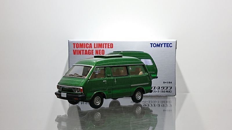 画像1: TOMYTEC 1/64 Limited Vintage NEO Toyota Townace Wagon 1800 Super Extra '82 Green (1)