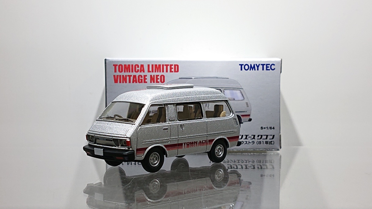 画像1: TOMYTEC 1/64 Limited Vintage NEO Toyota Townace Wagon 1800 Grand Extra '81 Silver (1)