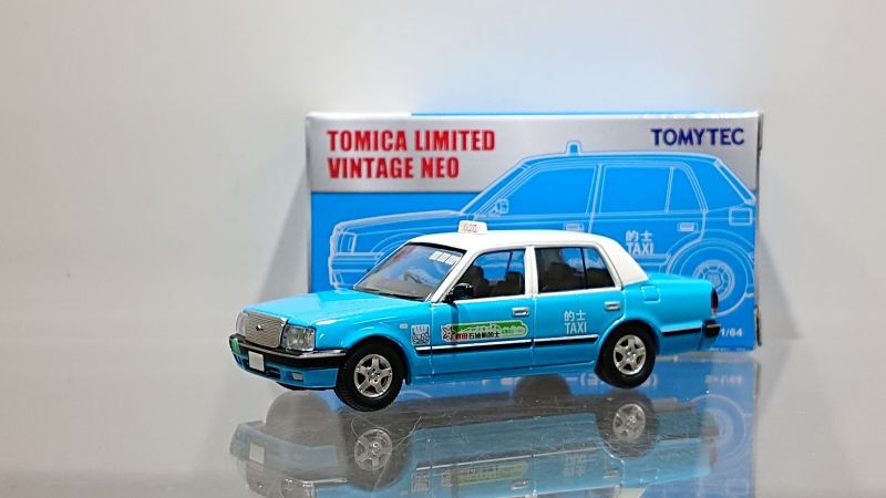 画像1: TOMYTEC 1/64 Limited Vintage Hong Kong Taxi Toyota Crown Comfort (Lantau Island) Blue (1)