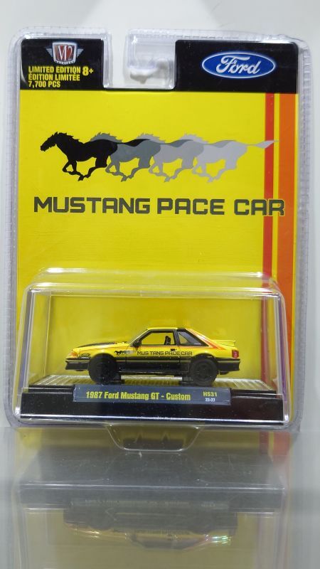 画像1: M2 Machines 1/64 1987 Ford Mustang GT Custom - Pearl Yellow, PMS 012 C Pearl (1)